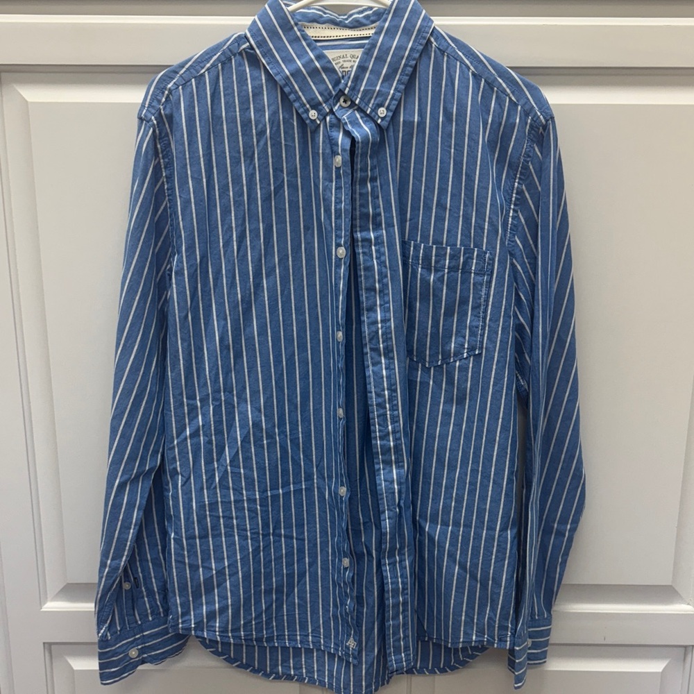 Aeropostale Men's Blue and White Striped Shirt